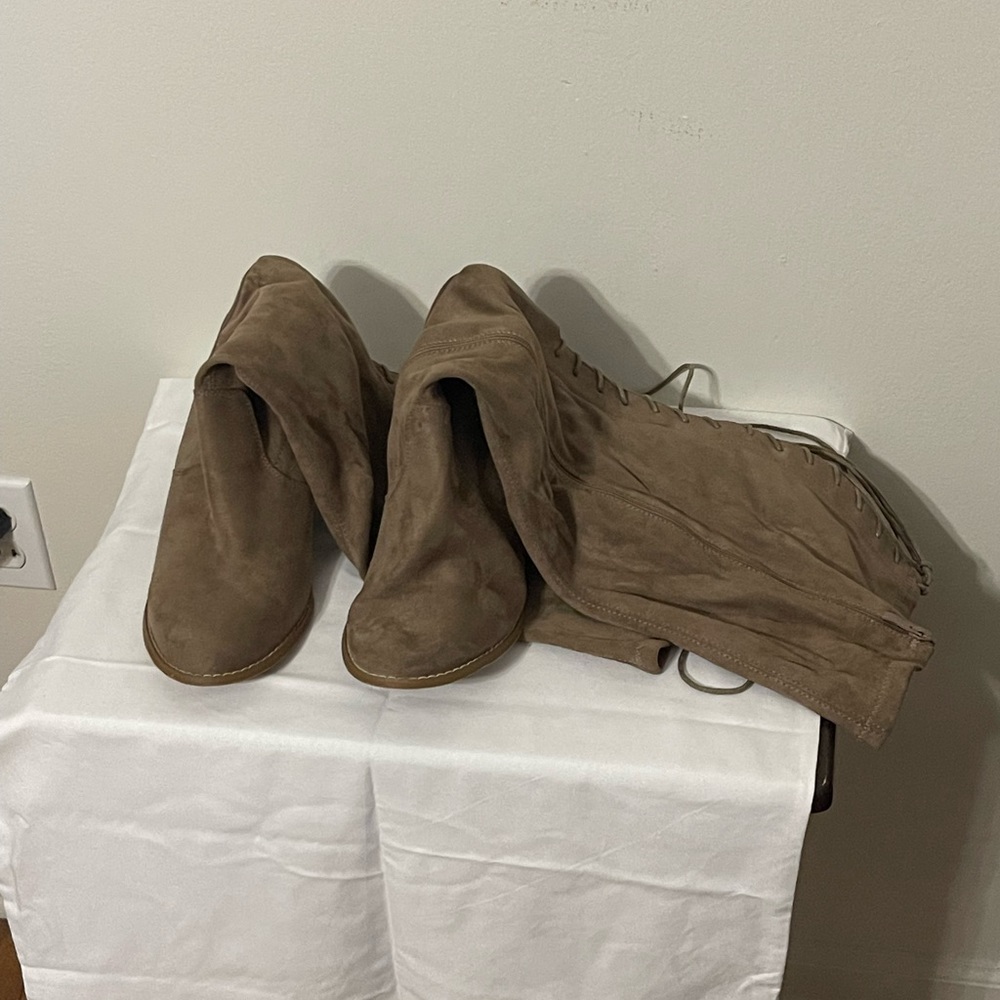 Torrid high boots worn twice great condition